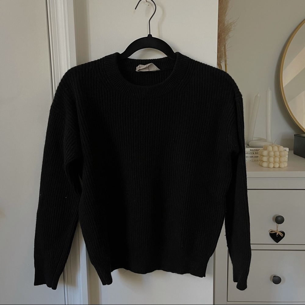 Everlane Cashmere Rib Round Crew in Black